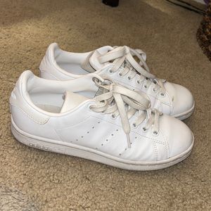 ADIDAS,Sneakers,Size 5,5 can fit Size 7